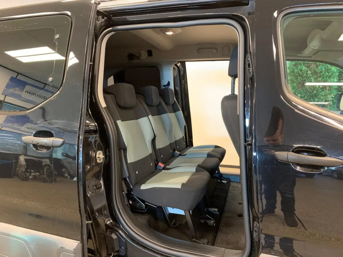 L2 Rolstoelauto 5+1