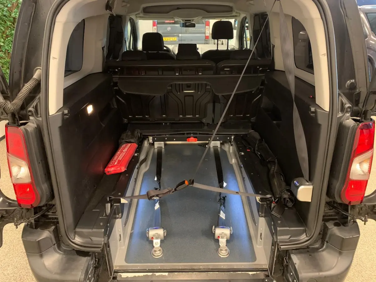 L2 Rolstoelauto 5+1
