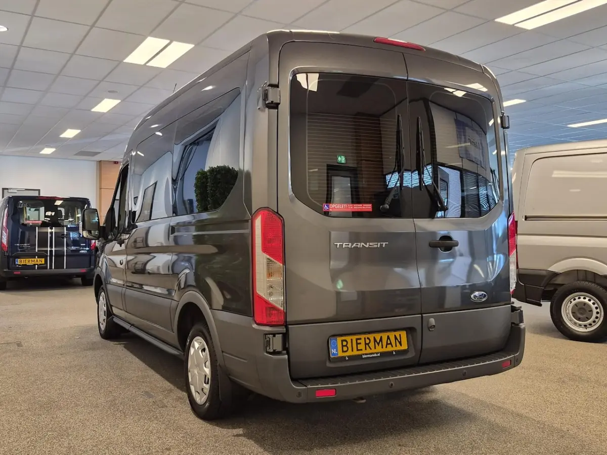 L2H2 Rolstoelbus Automaat - rolstoel voorin