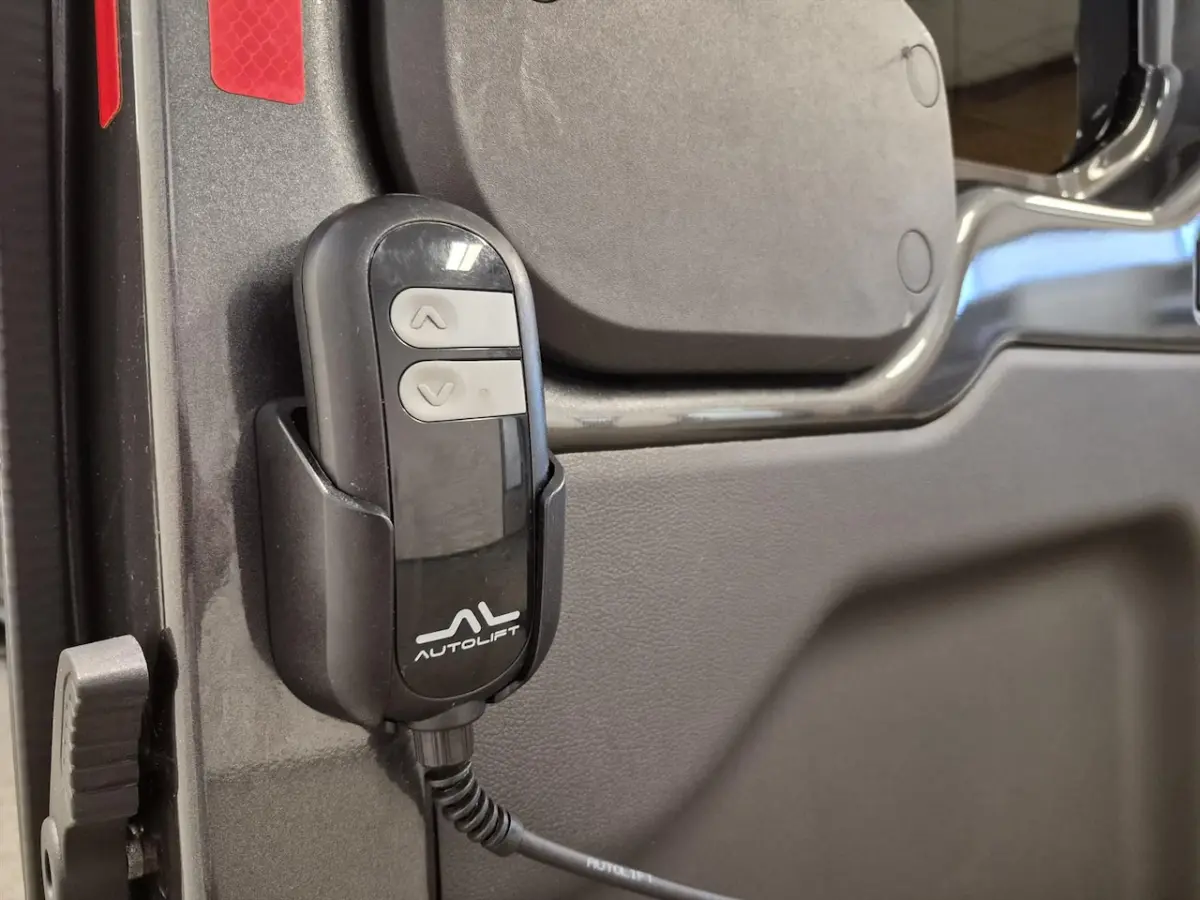 L2H2 Rolstoelbus Automaat - rolstoel voorin