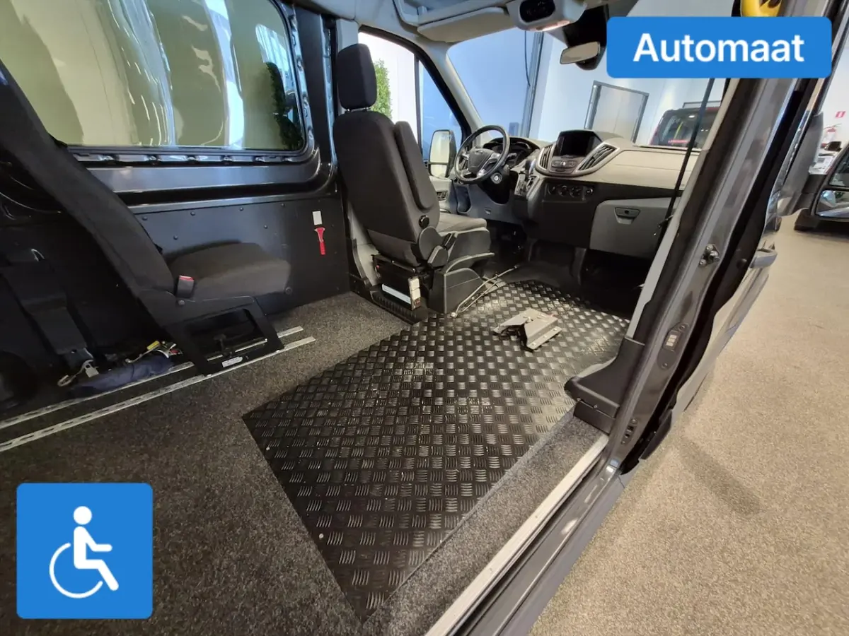 L2H2 Rolstoelbus Automaat - rolstoel voorin