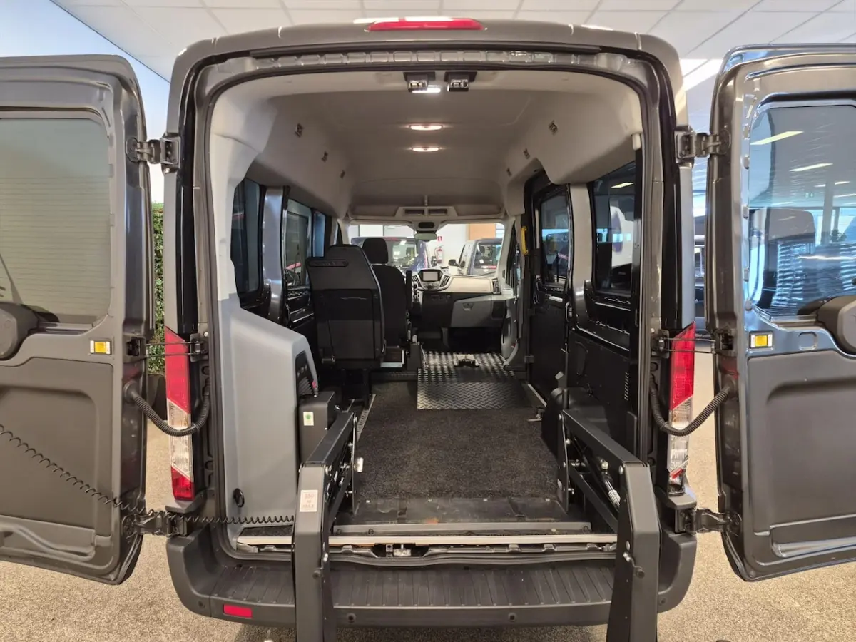 L2H2 Rolstoelbus Automaat - rolstoel voorin