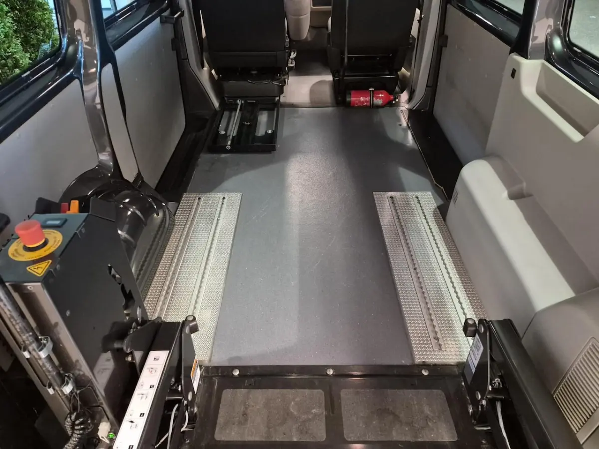 L1H1 Rolstoelbus Automaat - BENZINE en (extra) airco achterin de bus
