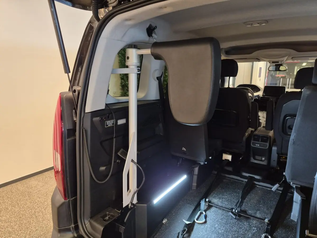 L1 Rolstoelauto Automaat 4+1