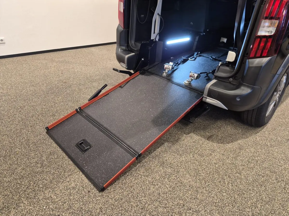 L1 Rolstoelauto Automaat 4+1