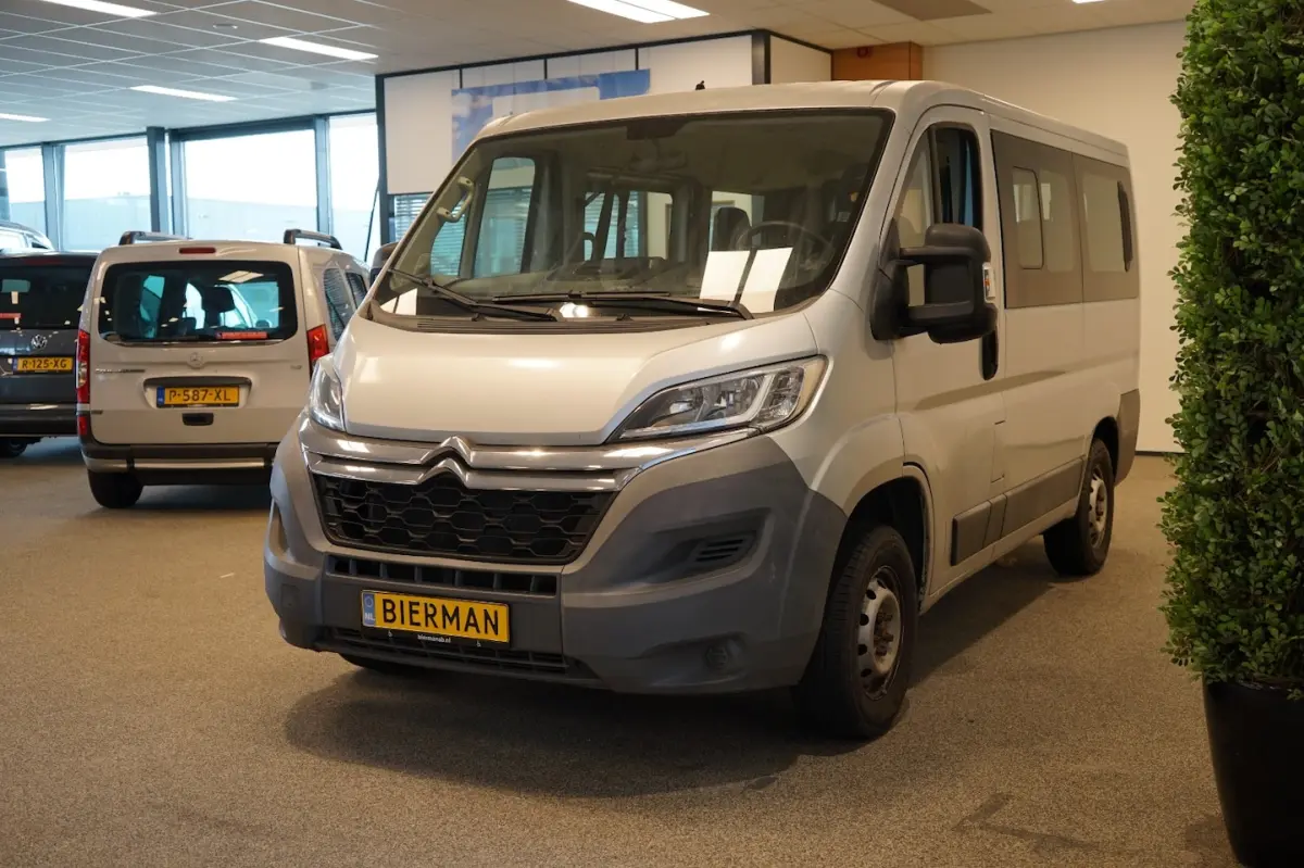 L1H1 Rolstoelbus Rolstoel voorin