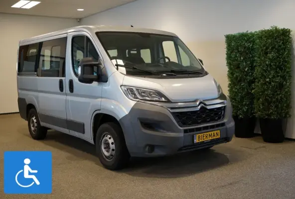 L1H1 Rolstoelbus Rolstoel voorin