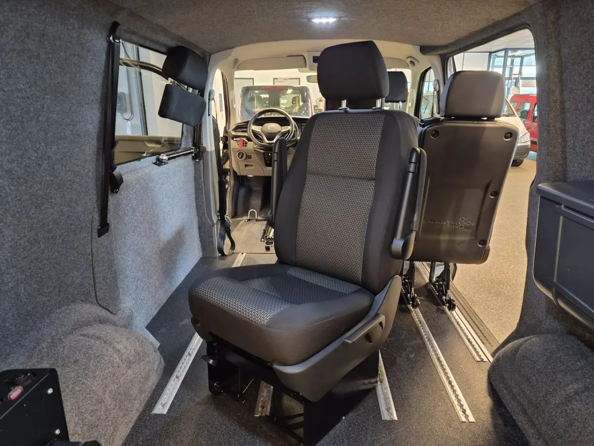 L1H1 Rolstoelbus Automaat - rolstoel achter het stuur (handbediening HBR+SG)