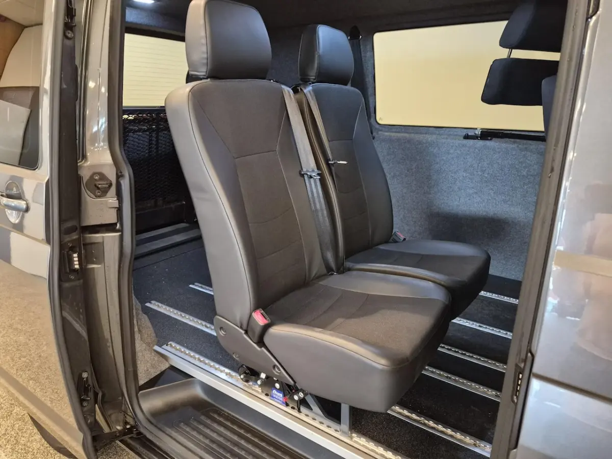 L1H1 Rolstoelbus Automaat - rolstoel achter het stuur (handbediening HBR+SG)