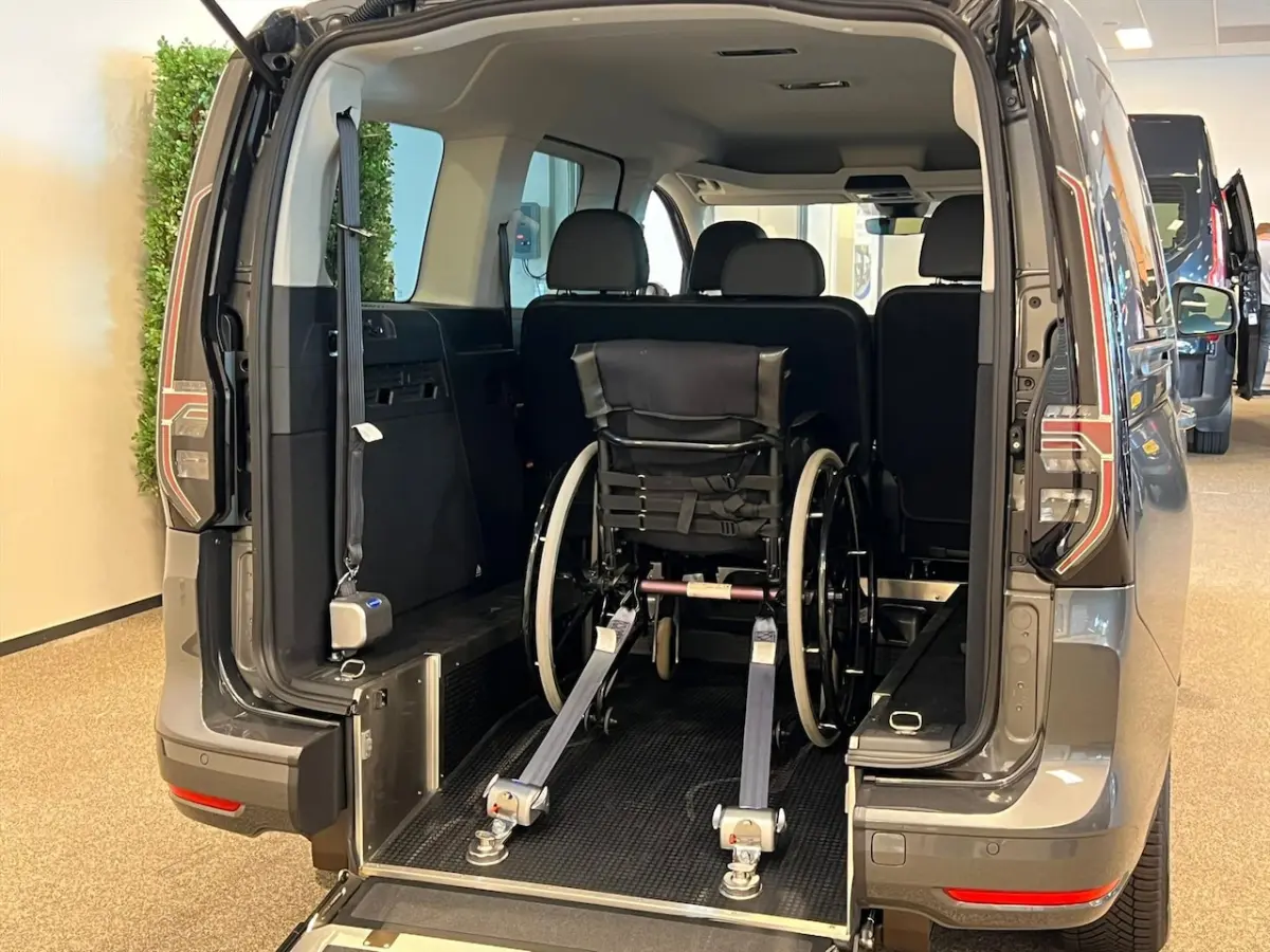 L2 Rolstoelauto Automaat 5+1 STYLE uitvoering PHEV / HYBRIDE