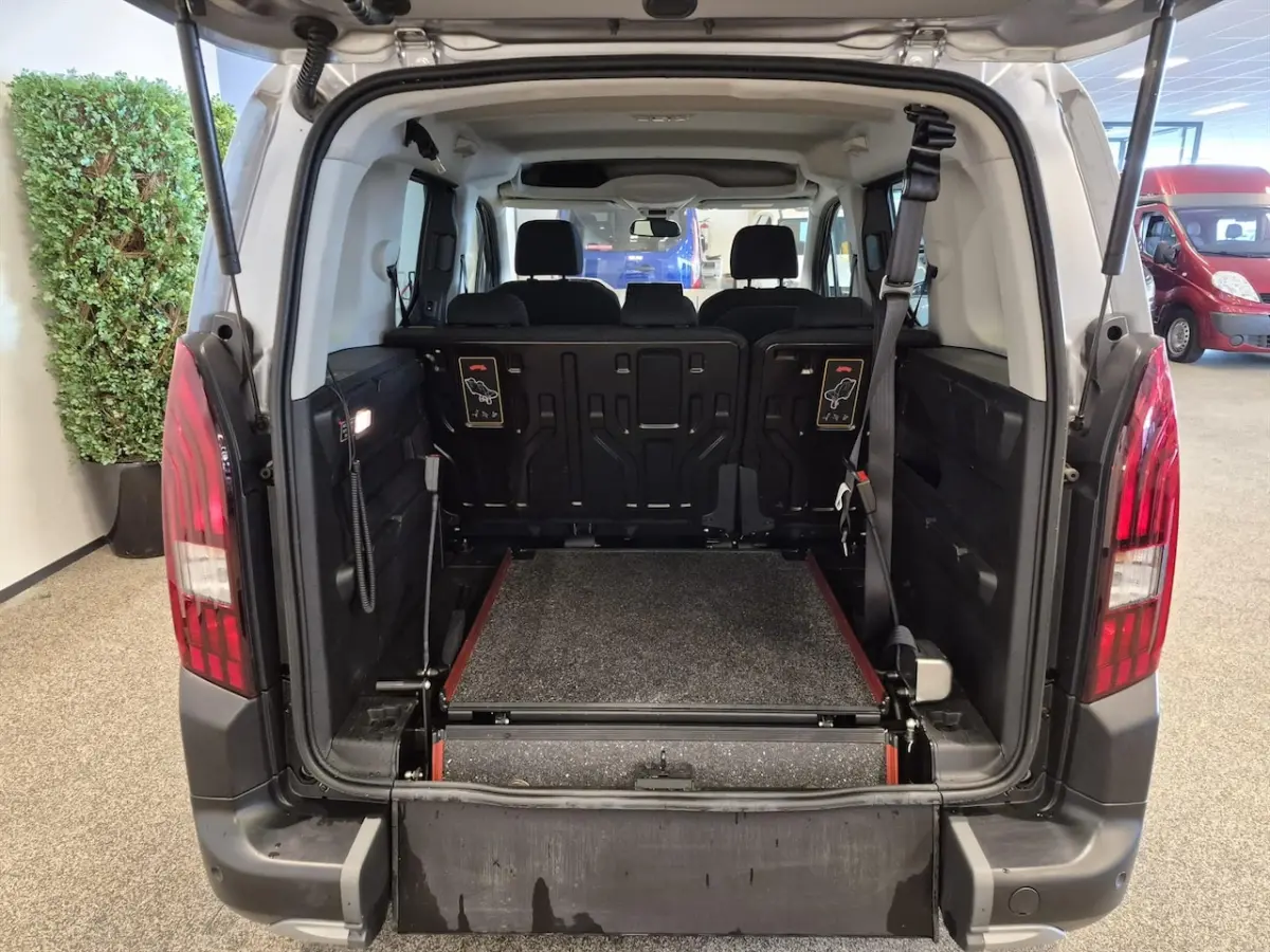 L1 Rolstoelauto Automaat 3+1 of 5+0 incl. Lier