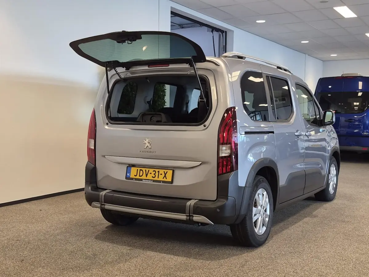 L1 Rolstoelauto Automaat 3+1 of 5+0 incl. Lier