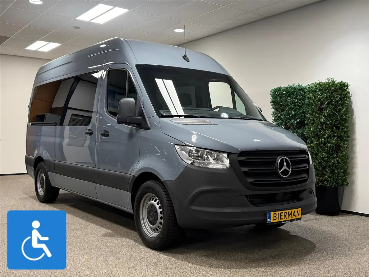 L2H2 Rolstoelbus Rolstoel voorin