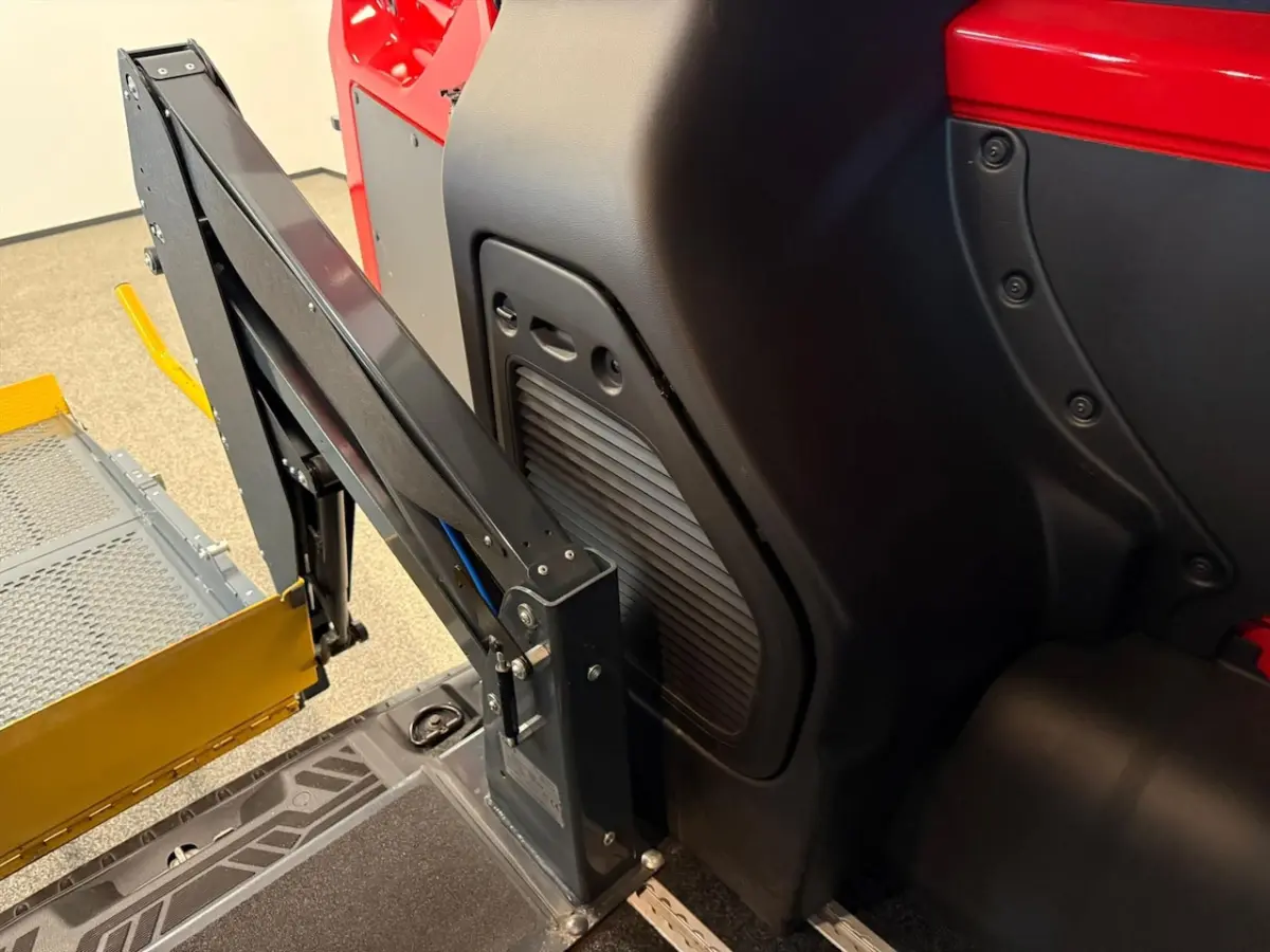 L1H1 Rolstoelbus rolstoel (airco) rolstoel voorin