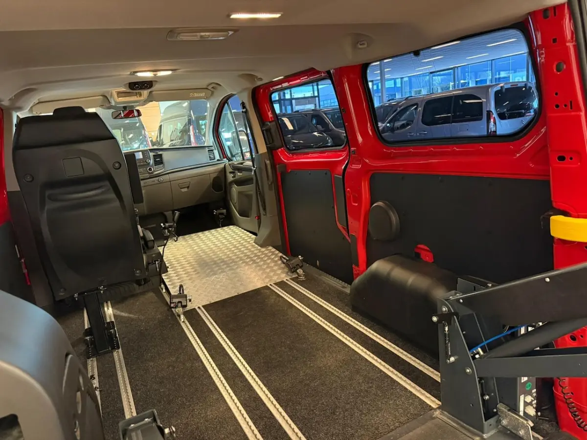 L1H1 Rolstoelbus rolstoel (airco) rolstoel voorin