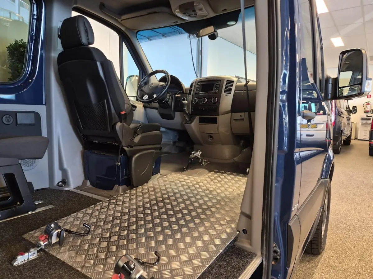 L1H1 Rolstoelbus Automaat - rolstoel voorin SBS