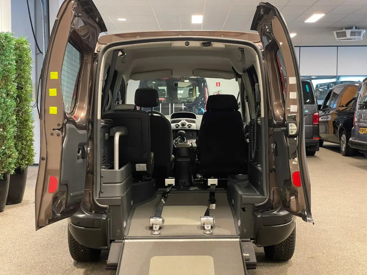 Rolstoelauto Automaat 3+1 incl. luchtvering + RECARO Speciaalstoel