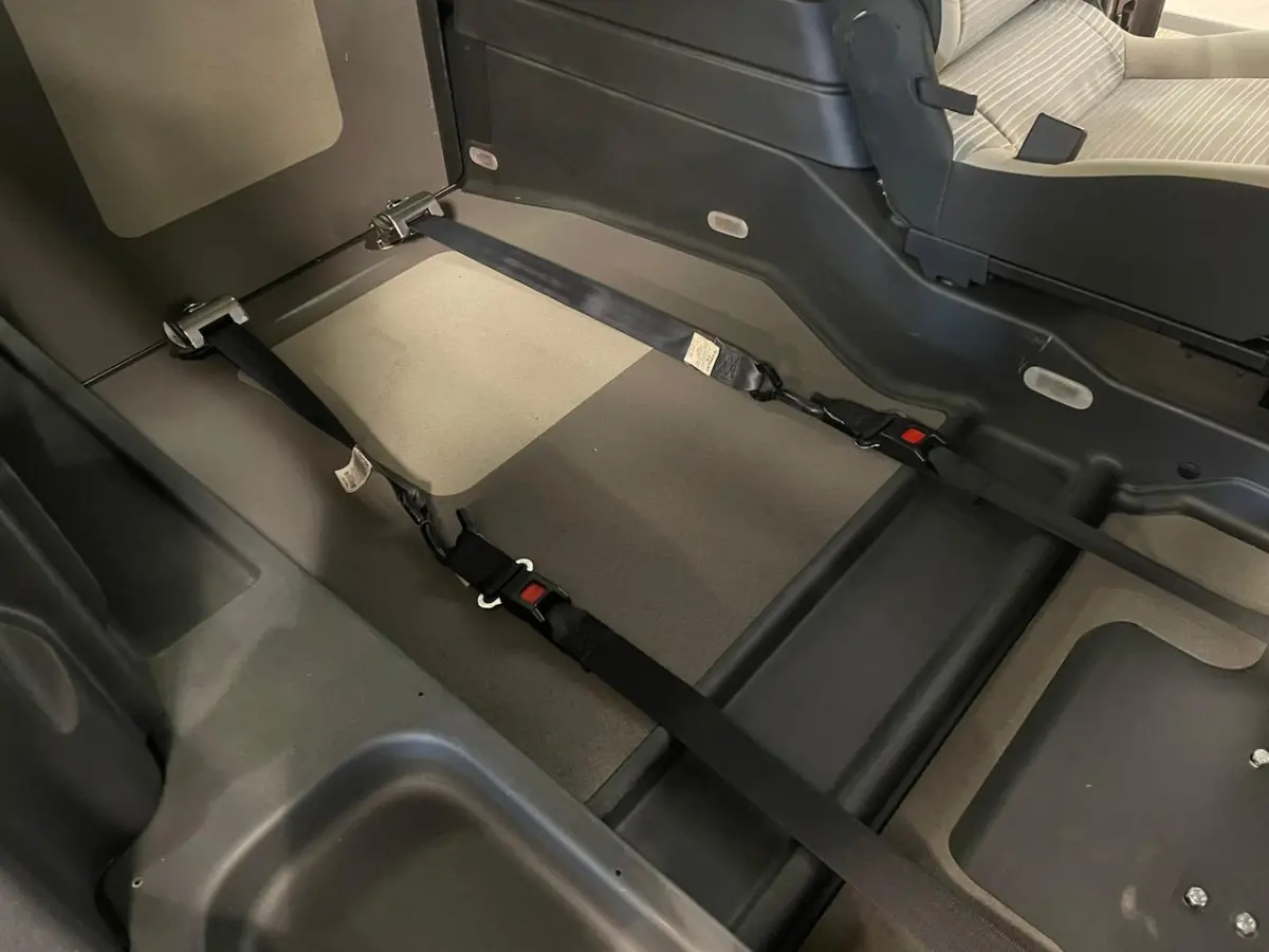 Rolstoelauto Automaat 3+1 incl. luchtvering + RECARO Speciaalstoel