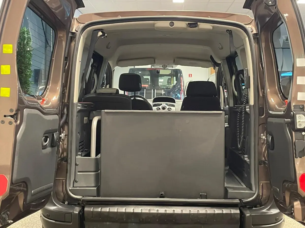 Rolstoelauto Automaat 3+1 incl. luchtvering + RECARO Speciaalstoel