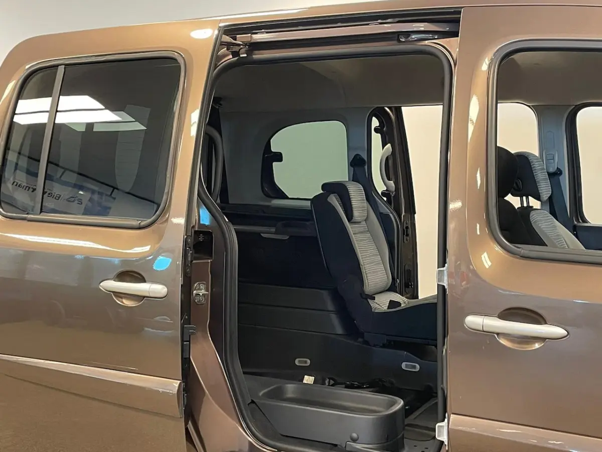 Rolstoelauto Automaat 3+1 incl. luchtvering + RECARO Speciaalstoel