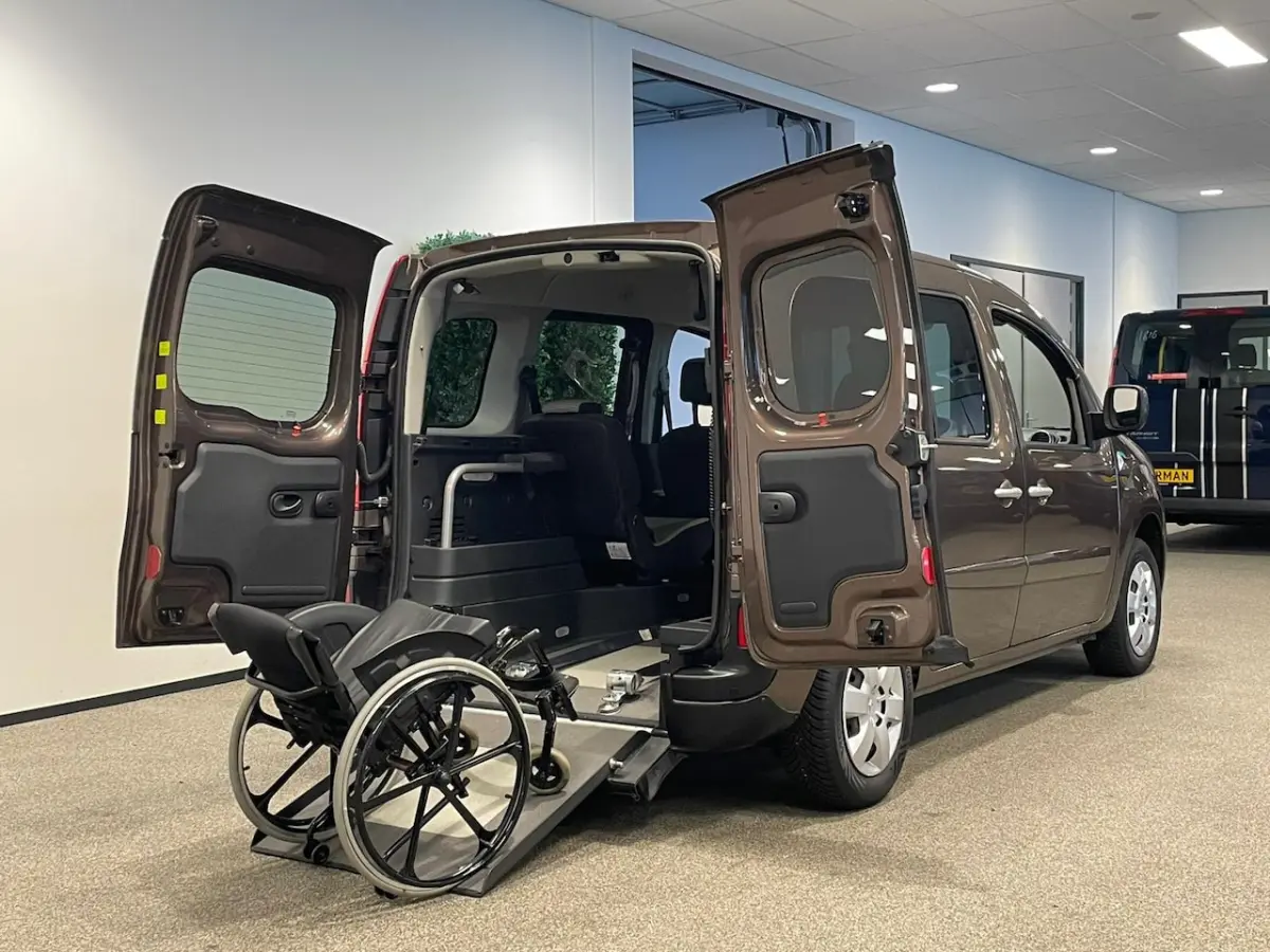 Rolstoelauto Automaat 3+1 incl. luchtvering + RECARO Speciaalstoel
