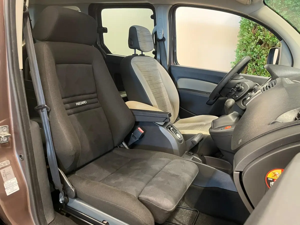 Rolstoelauto Automaat 3+1 incl. luchtvering + RECARO Speciaalstoel