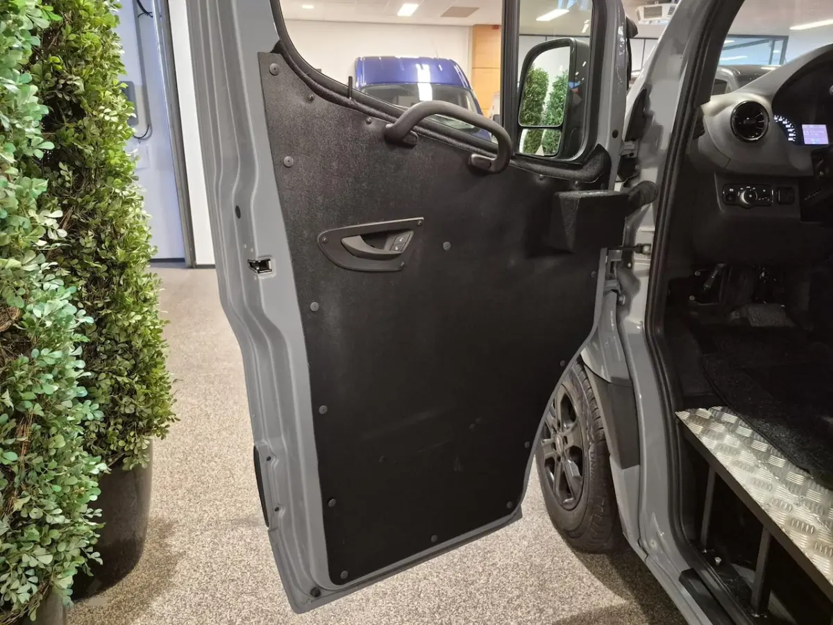 L1H1 Rolstoelbus Automaat - Zelfrijder