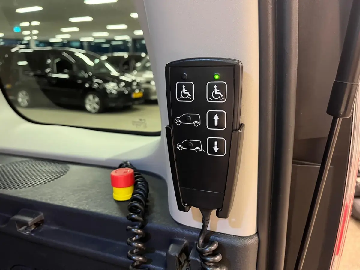 Rolstoelauto Automaat + Luchtvering + Handbediening HBR+SG