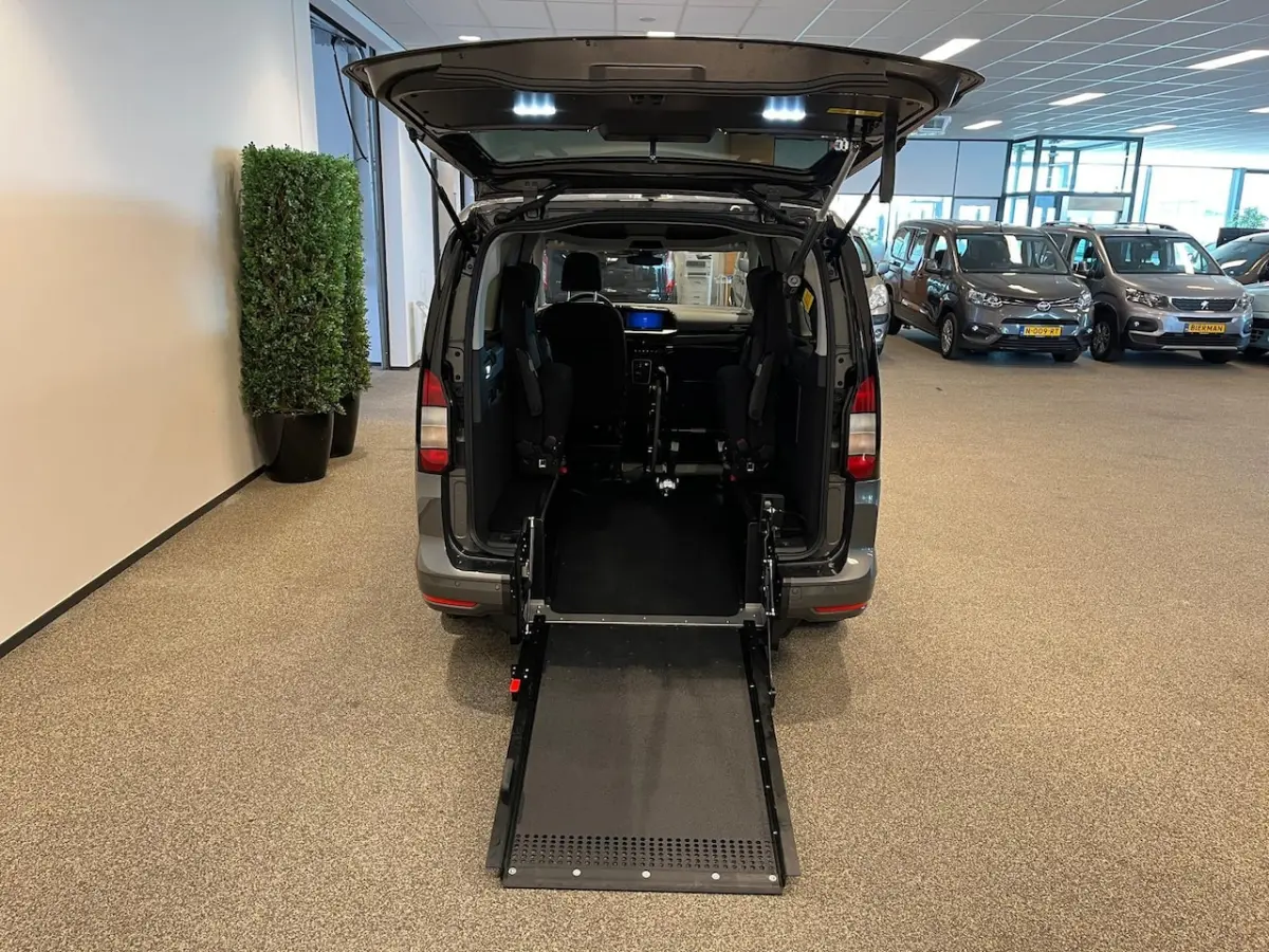 L2 Rolstoelauto Automaat Rolstoel voorin - Zelfrijder of meerijder