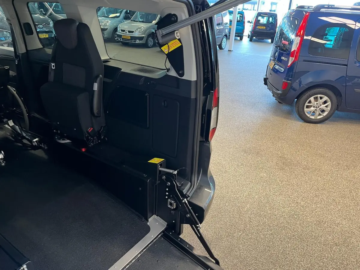 L2 Rolstoelauto Automaat Rolstoel voorin - Zelfrijder of meerijder
