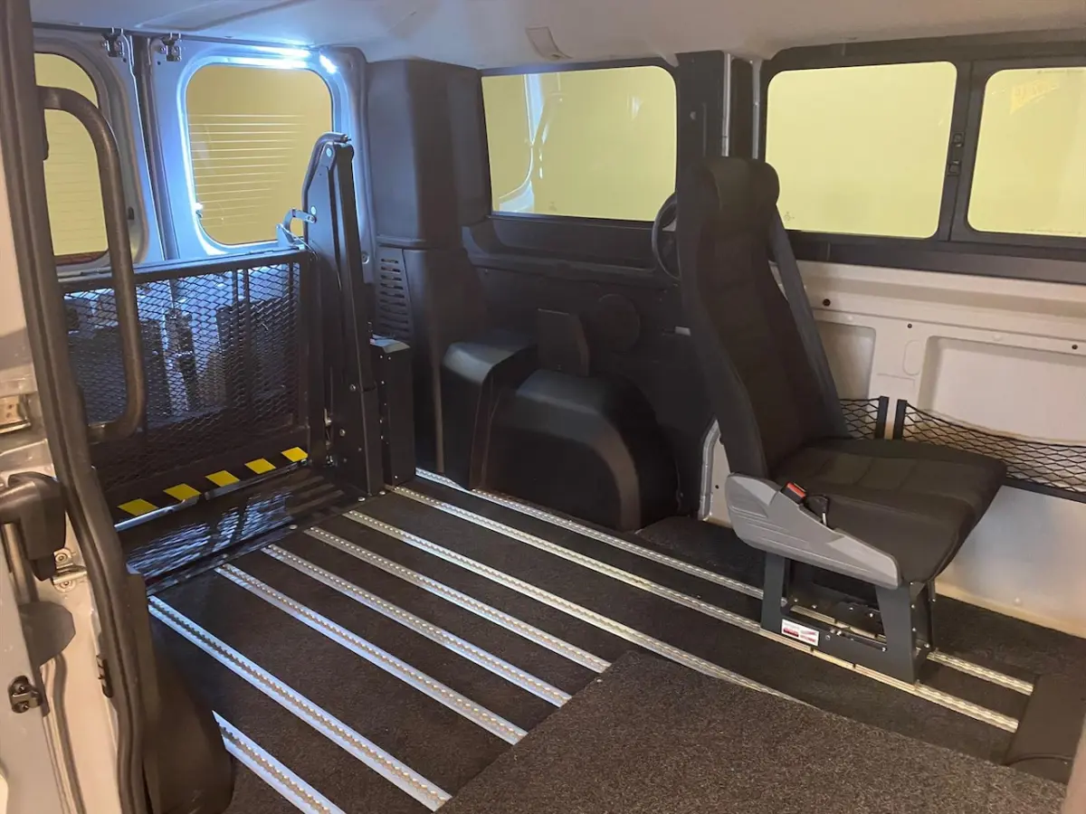 L1H1 Rolstoelbus Rolstoel voorin