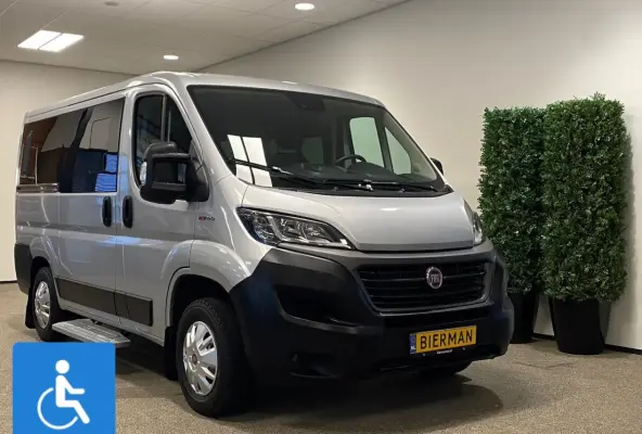 L1H1 Rolstoelbus Rolstoel voorin