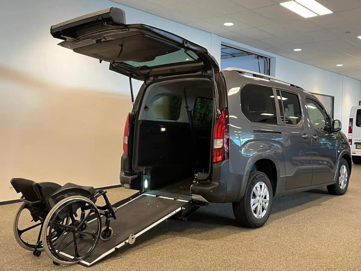 L2 Rolstoelauto Automaat 3+1 (verlengde ombouw)