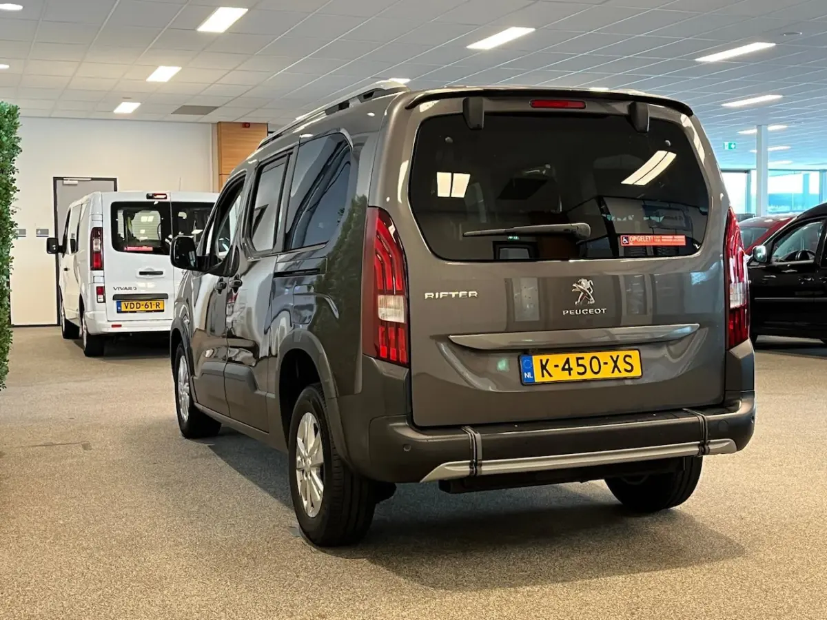 L2 Rolstoelauto Automaat 3+1 (verlengde ombouw)