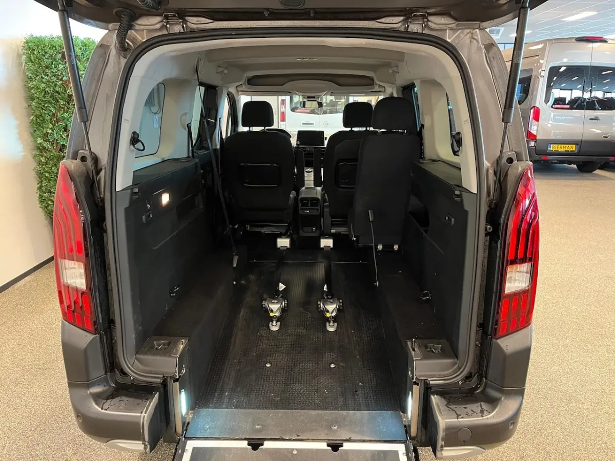 L2 Rolstoelauto Automaat 3+1 (verlengde ombouw)