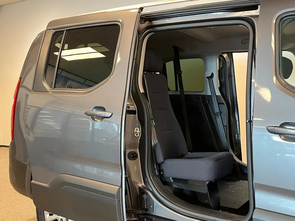 L2 Rolstoelauto Automaat 3+1 (verlengde ombouw)