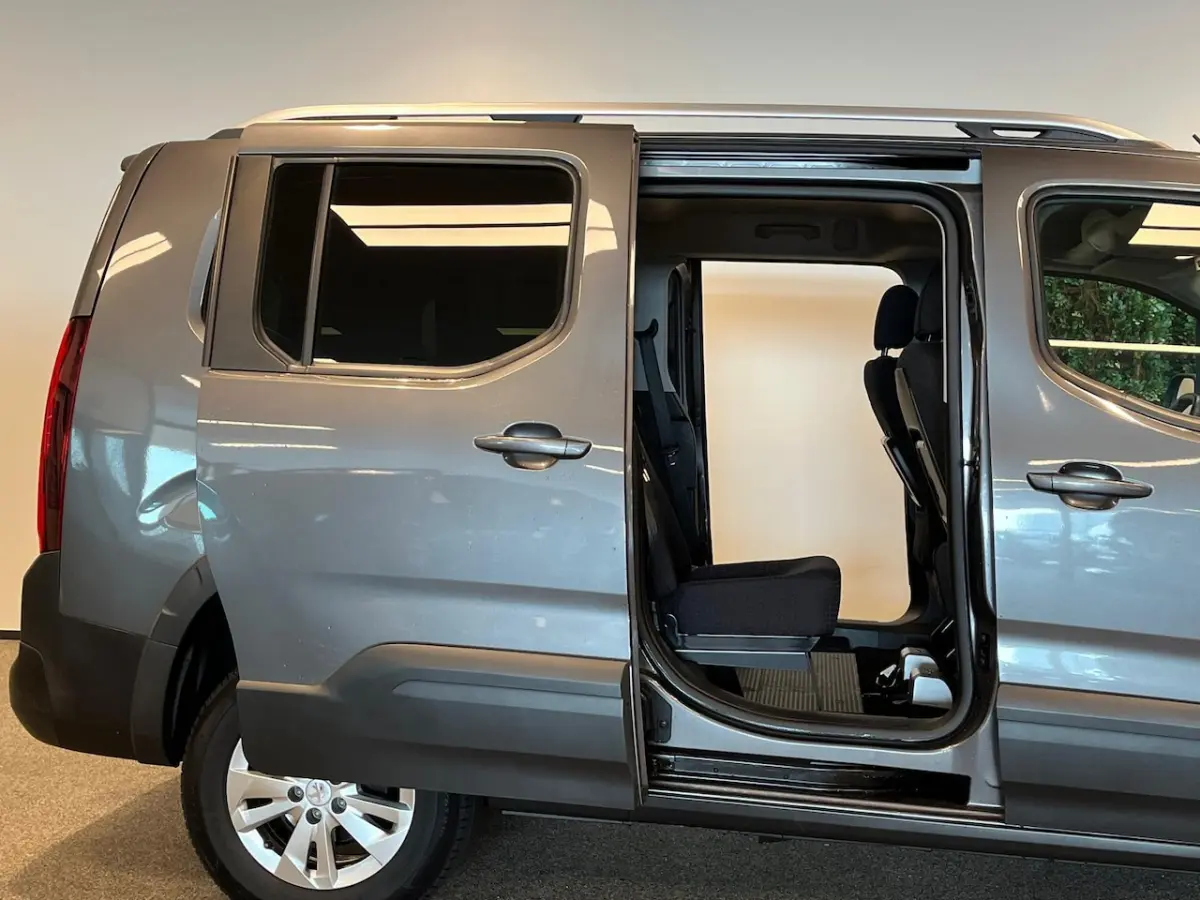 L2 Rolstoelauto Automaat 3+1 (verlengde ombouw)