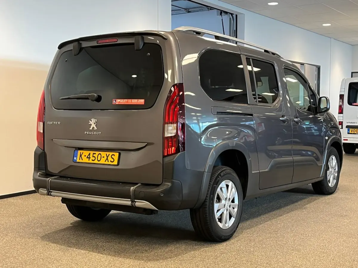 L2 Rolstoelauto Automaat 3+1 (verlengde ombouw)