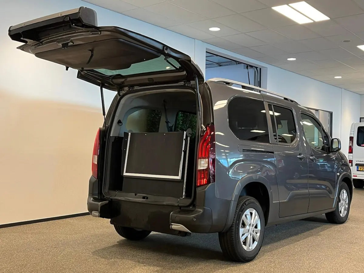 L2 Rolstoelauto Automaat 3+1 (verlengde ombouw)