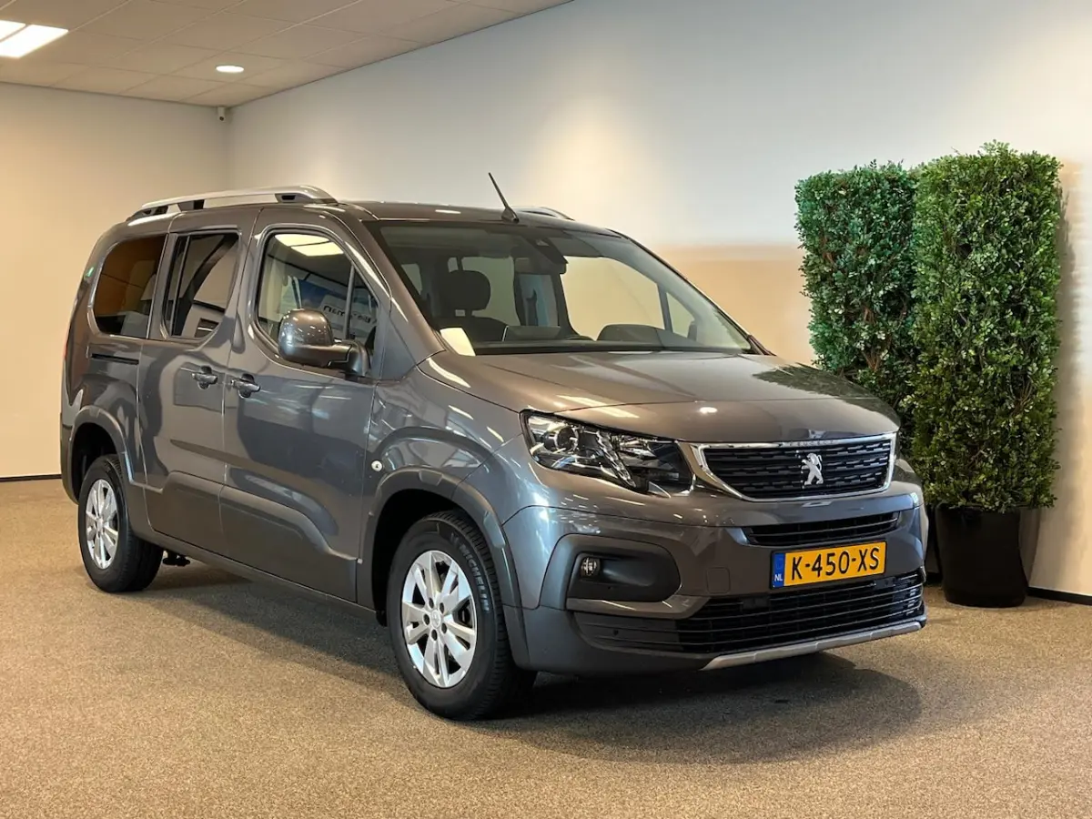 L2 Rolstoelauto Automaat 3+1 (verlengde ombouw)