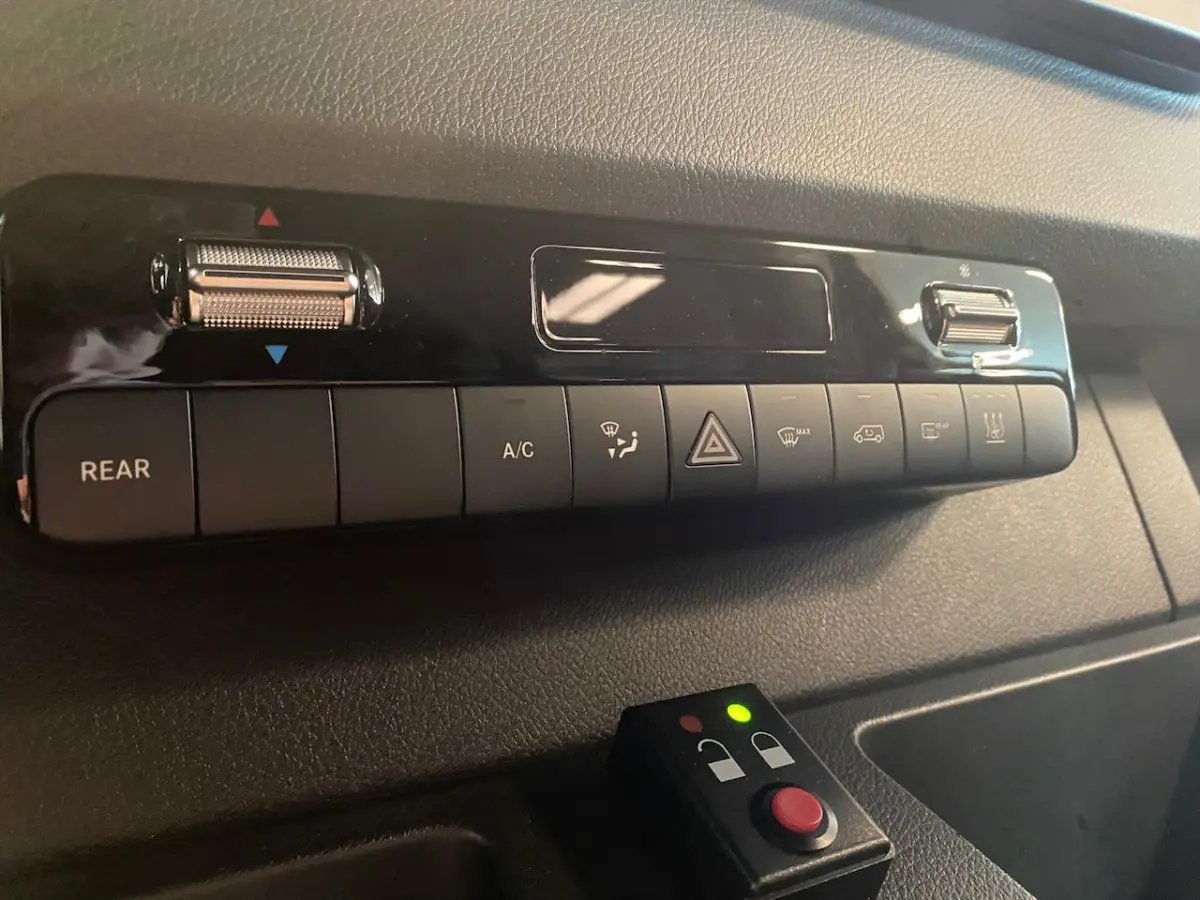 L1H1 Rolstoelbus Automaat Rolstoel voorin