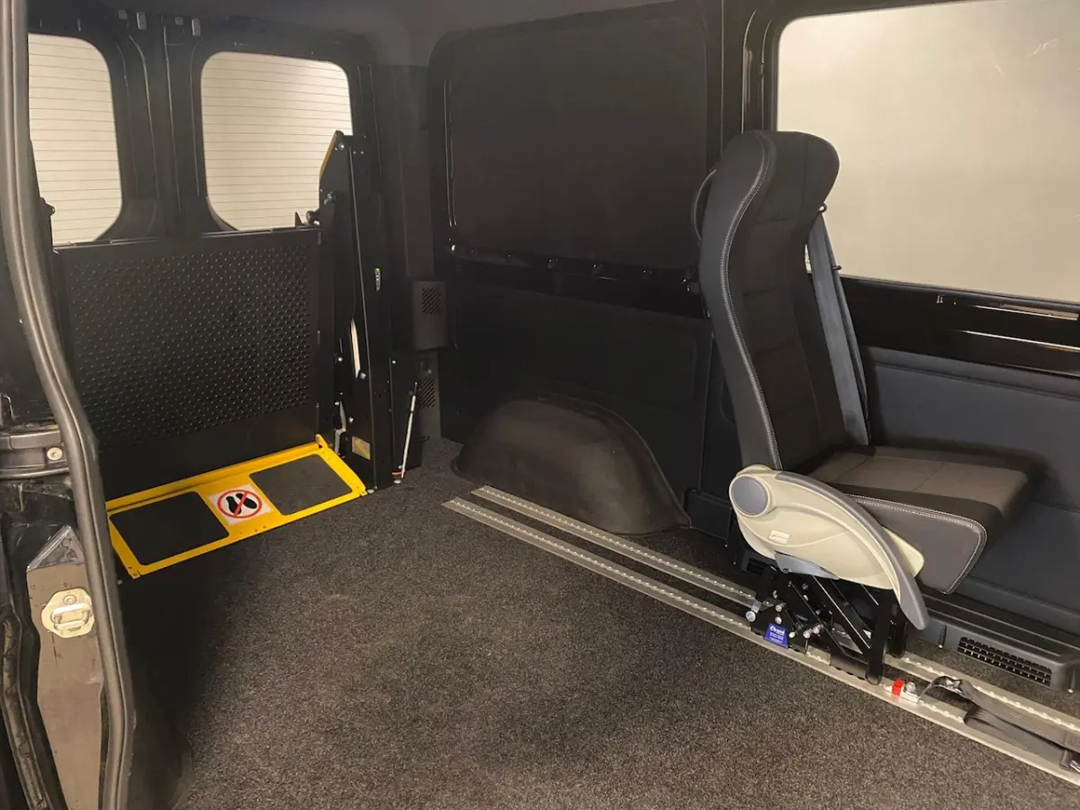 L1H1 Rolstoelbus Automaat Rolstoel voorin