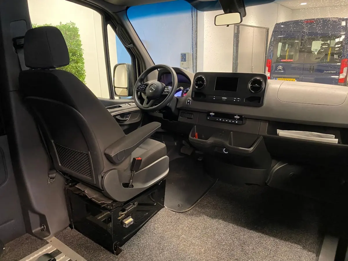 L1H1 Rolstoelbus Automaat Rolstoel voorin