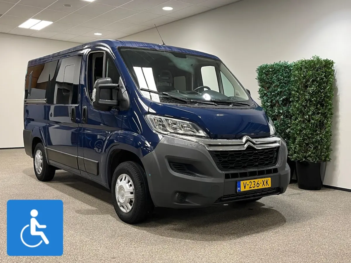 L1H1 Rolstoelbus - Rolstoel voorin