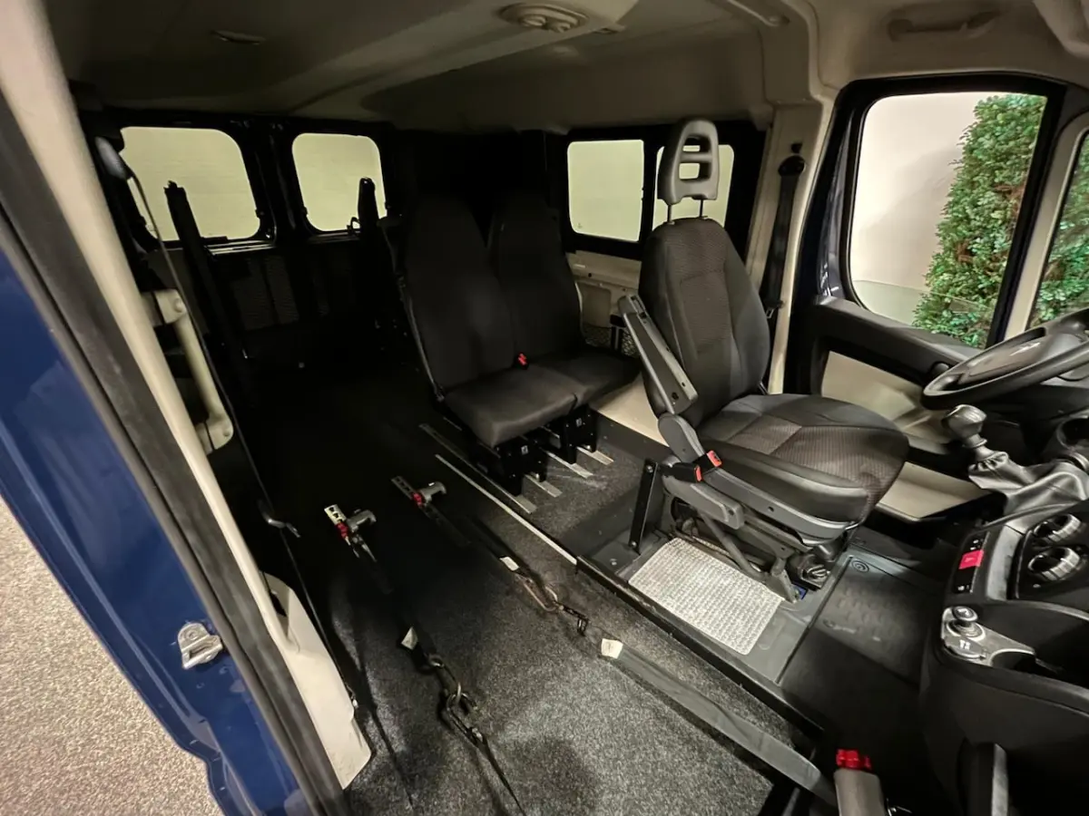 L1H1 Rolstoelbus - Rolstoel voorin