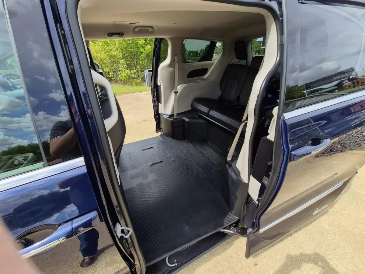 Rolstoelauto LUXE 5+1 of 4+1 (rolstoel voorin SBS of DFW)