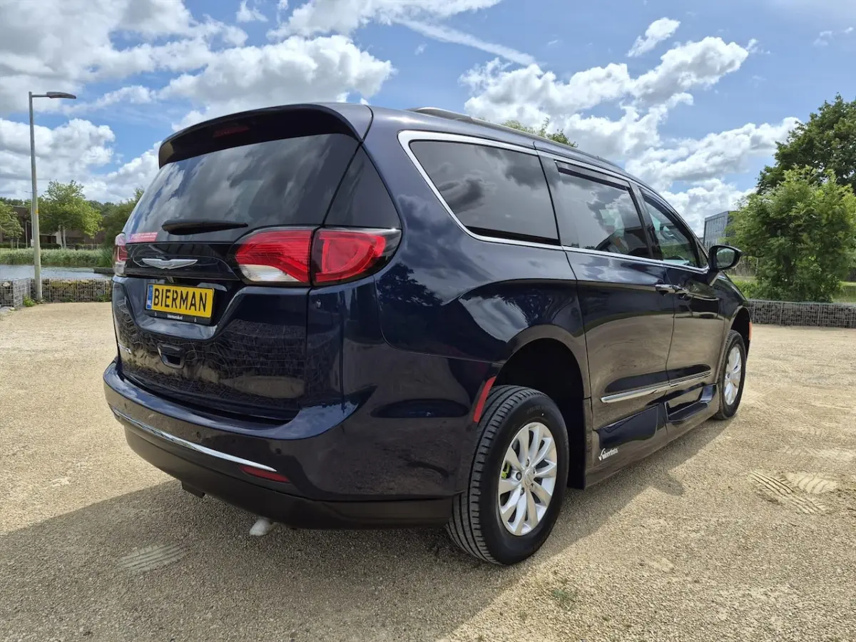 Rolstoelauto LUXE 5+1 of 4+1 (rolstoel voorin SBS of DFW)
