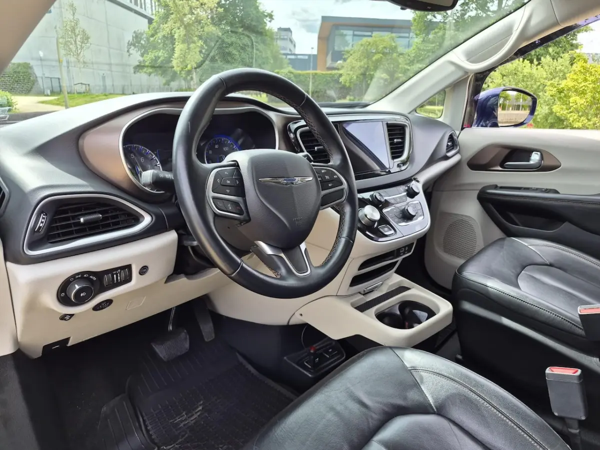 Rolstoelauto LUXE 5+1 of 4+1 (rolstoel voorin SBS of DFW)