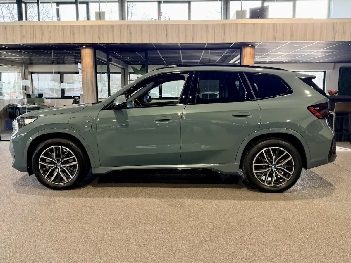 xDrive30e High Executive 326 pk M-Sport | Panorama | HUD | 360 Camera | Carplay/Android