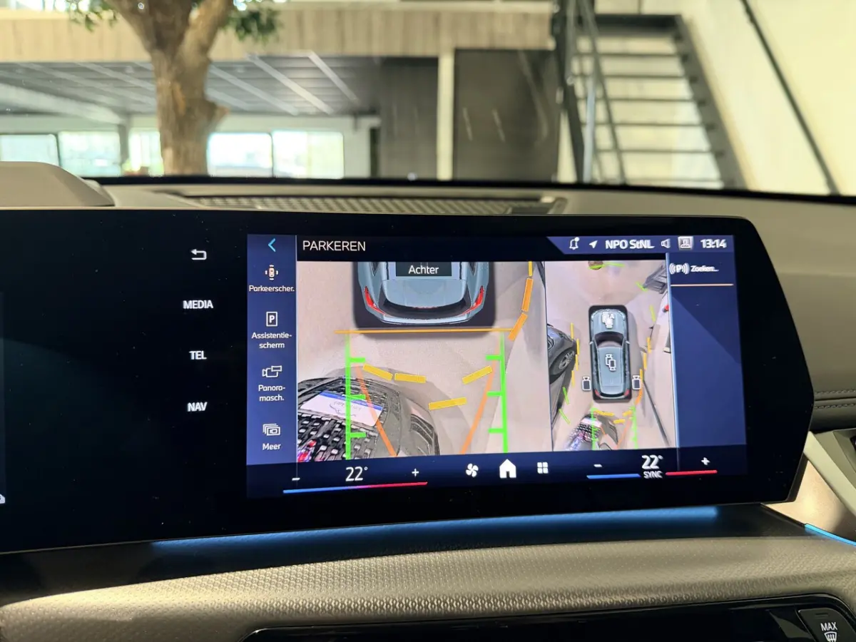 xDrive30e High Executive 326 pk M-Sport | Panorama | HUD | 360 Camera | Carplay/Android